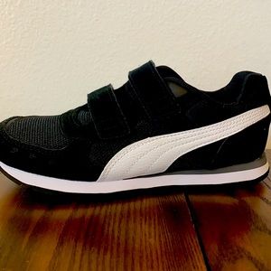 ➡️. NEW size 3C PUMA- Never Worn